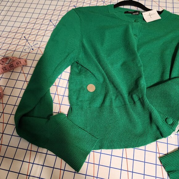 French Connection Crewneck Cardigan Sweater Small hole NWT Green Large - Picture 11 of 11